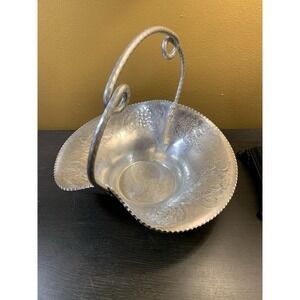 Vintage Cromwell Hand Wrought Hammered Aluminum Serving Tray Basket With Handle‎